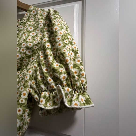 Cider light green floral tie-front crop top with puff sleeve skirt set - Picture 5 of 8